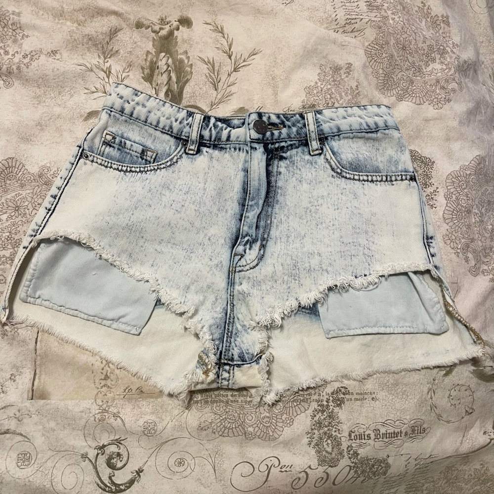 BDG Hi-Low Shortie Size 28